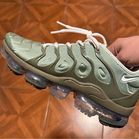 vapormax plus olive green